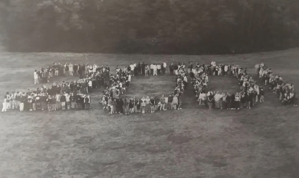 Class of 2001 arranged in the shape of the number 2001